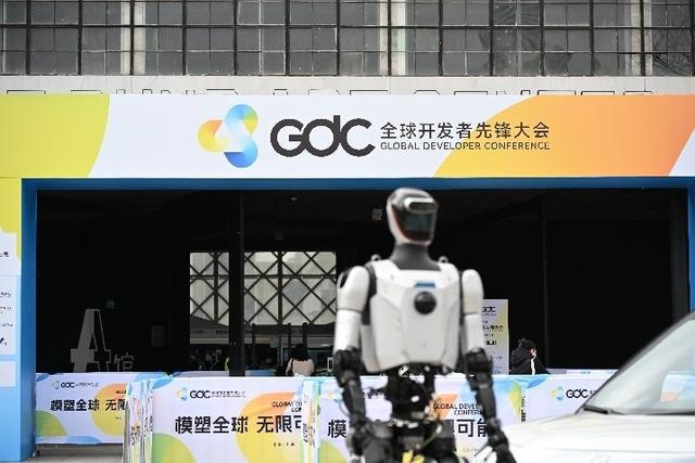 2025全球开发者先锋大会在沪举行共推AI前沿科技发展(图3) 2025全球开发者先锋大会在沪举行共推AI前沿科技发展(图3)